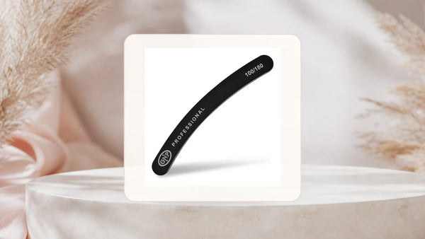 Lima Banana GNP 100/180 para uñas acrílicas sobre fondo claro, destacando su forma ergonómica