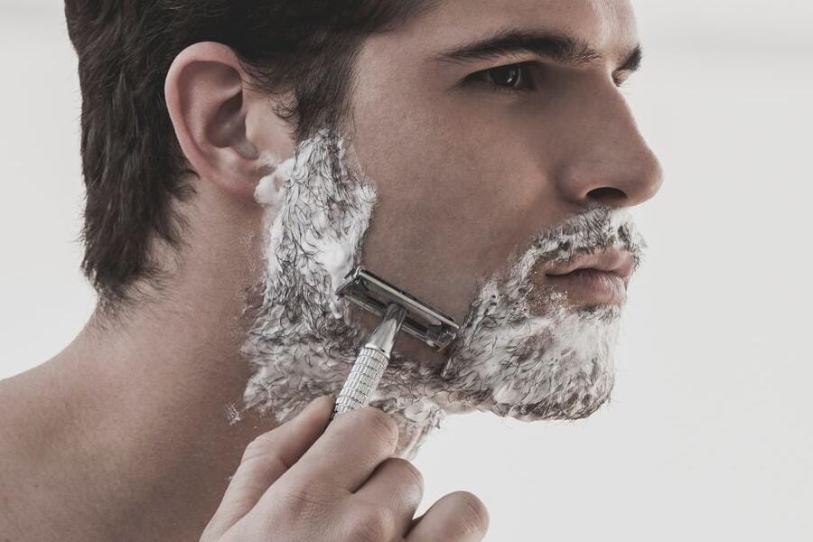 ¿Afeitar la barba hace que crezca más rápido?