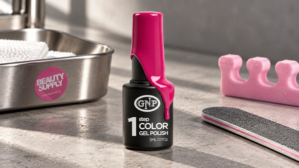 Manos con uñas esmaltadas en verde intenso usando Esmalte Para Uñas En Gel De 1 Paso #430 Intense Green